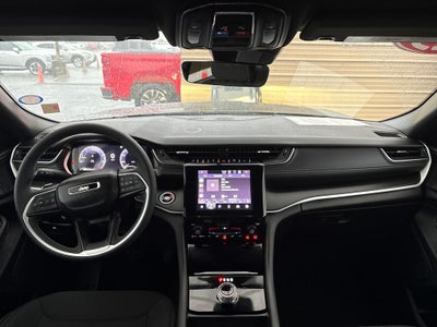 2025 Jeep Grand Cherokee Laredo 4x2