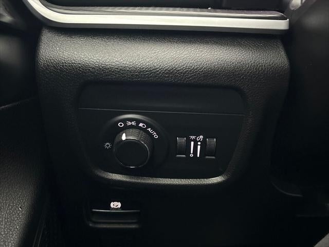 2025 Jeep Grand Cherokee Laredo 4x2