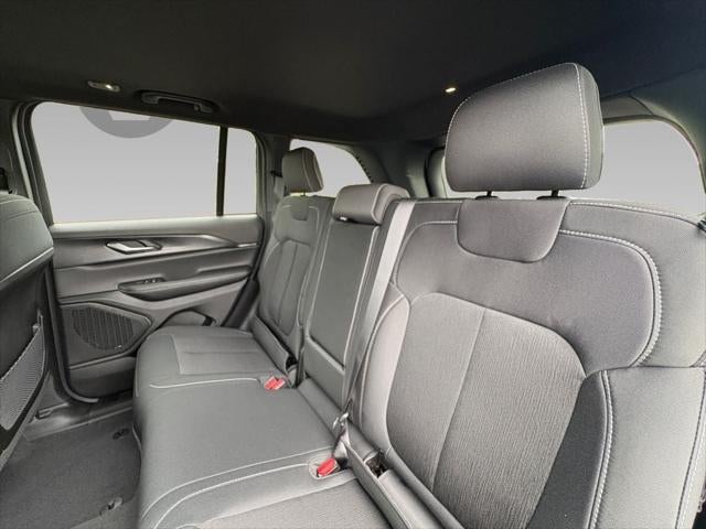 2026 Jeep Grand Cherokee GRAND CHEROKEE LAREDO X 4X2