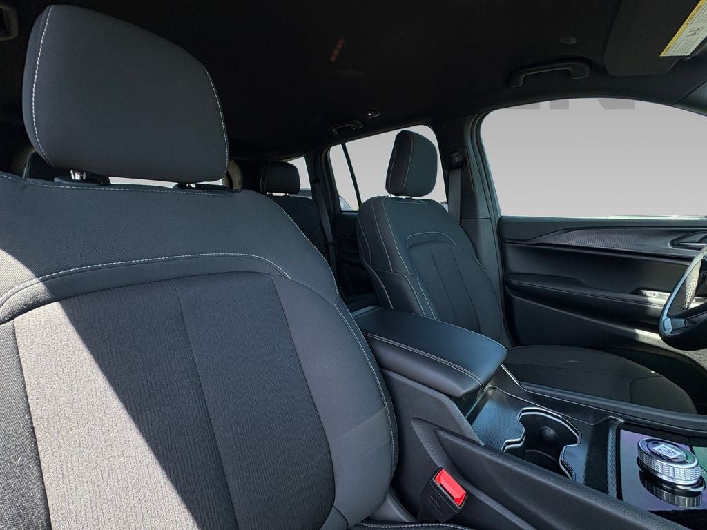 2026 Jeep Grand Cherokee GRAND CHEROKEE LAREDO 4X4