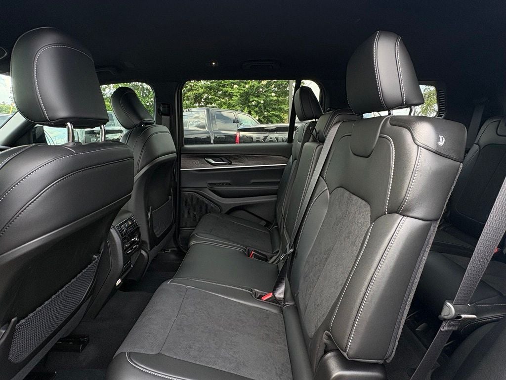 2026 Jeep Grand Cherokee GRAND CHEROKEE L LAREDO ALTITUDE 4X2