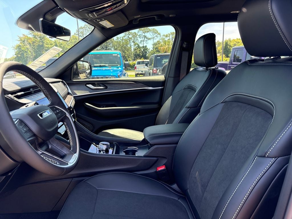 2026 Jeep Grand Cherokee GRAND CHEROKEE L LAREDO ALTITUDE 4X4