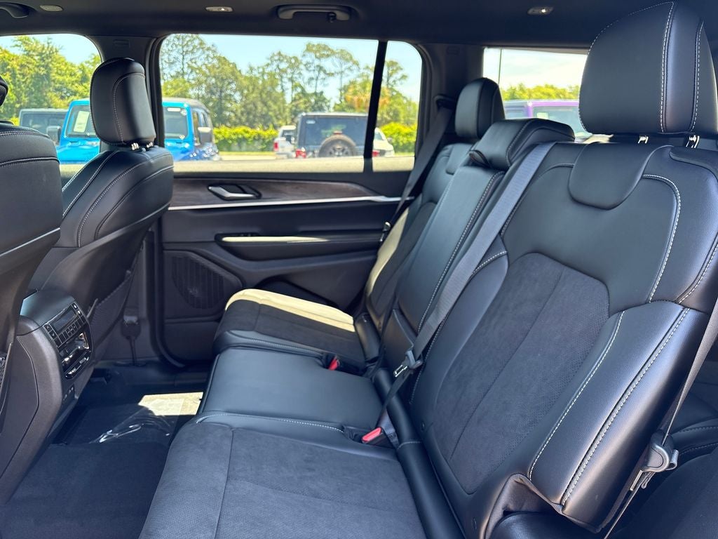 2026 Jeep Grand Cherokee GRAND CHEROKEE L LAREDO ALTITUDE 4X4