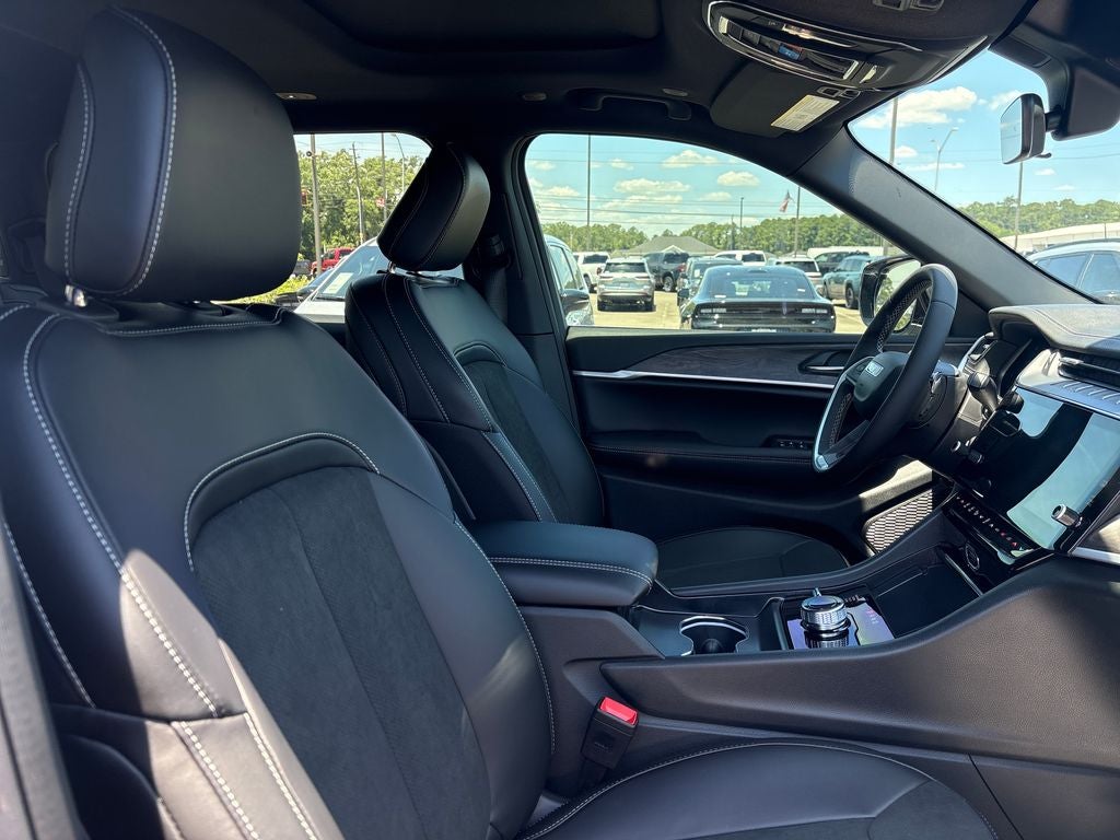 2026 Jeep Grand Cherokee GRAND CHEROKEE L LAREDO ALTITUDE 4X4