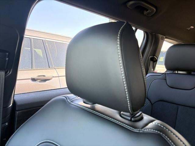 2026 Jeep Grand Cherokee GRAND CHEROKEE L LAREDO ALTITUDE 4X4