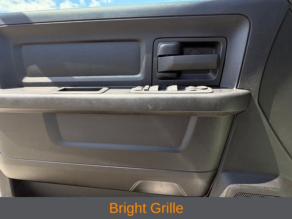 2024 RAM 1500 Classic Tradesman Crew Cab 4x4 5'7' Box
