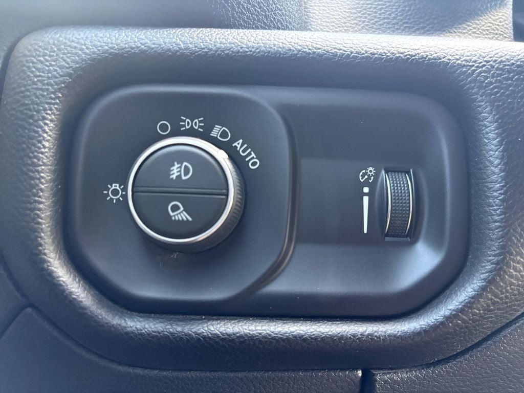 2023 RAM 1500 Big Horn Crew Cab 4x4 5'7' Box