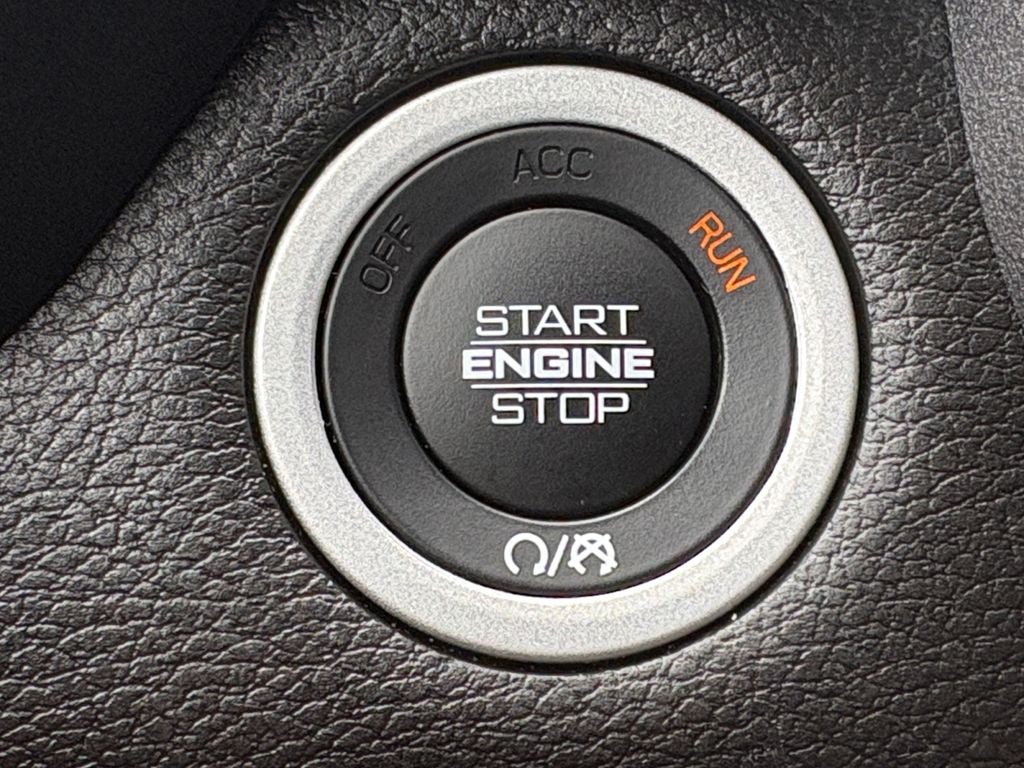 2022 RAM 1500 Tradesman Crew Cab 4x4 5'7' Box