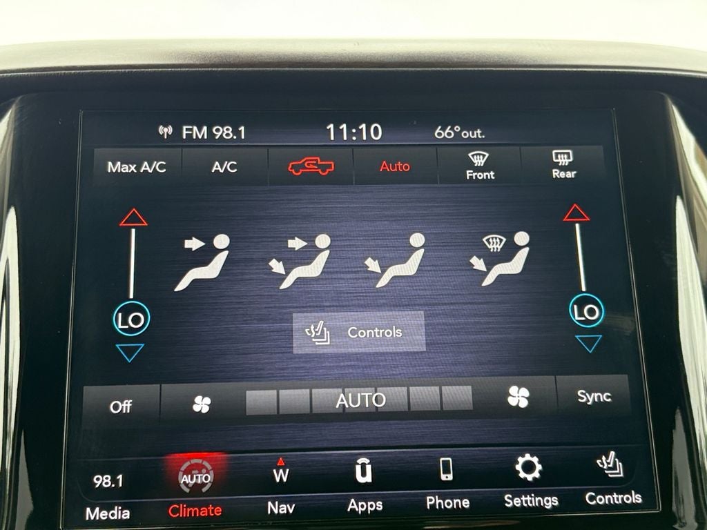 2021 RAM 1500 Laramie Crew Cab 4x4 5'7' Box