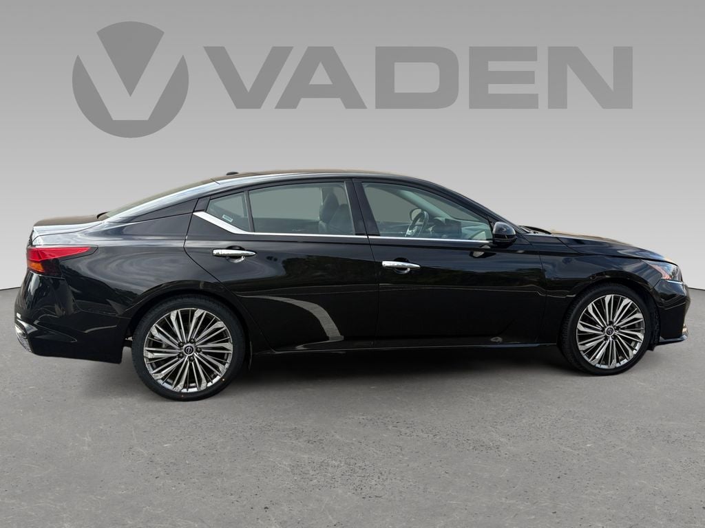 2023 Nissan Altima SL FWD