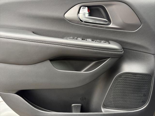 2026 Chrysler Voyager VOYAGER LX