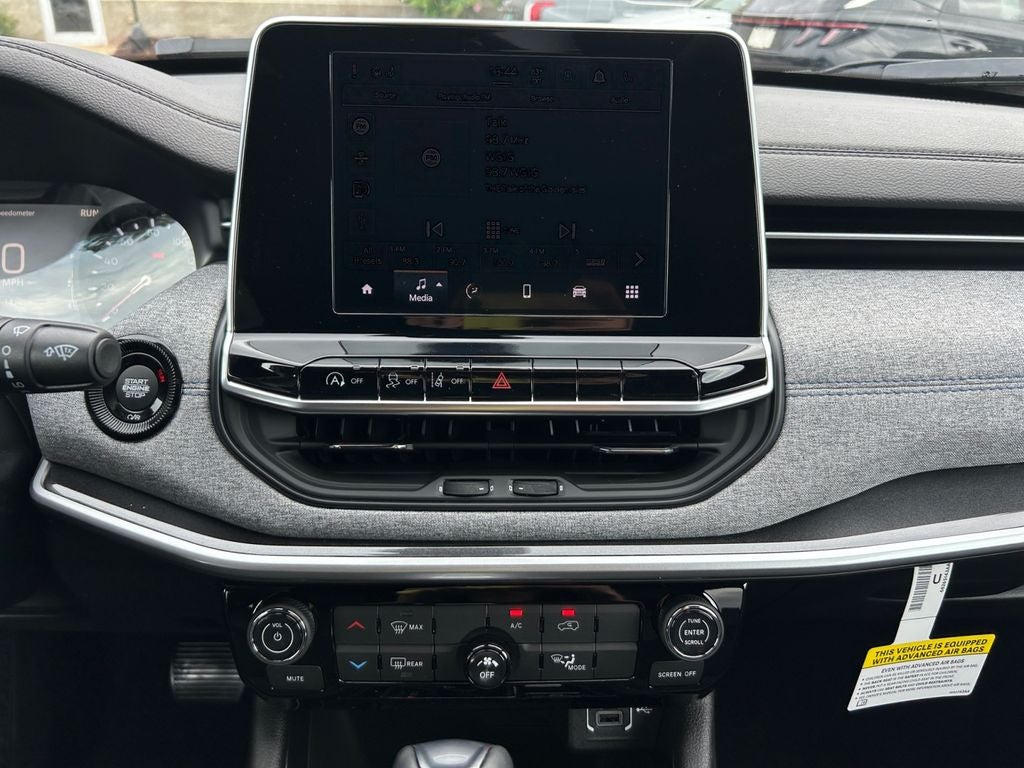 2025 Jeep Compass COMPASS LATITUDE 4X4