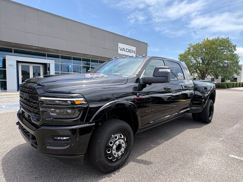 2026 RAM 3500 RAM 3500 LIMITED MEGA CAB 4X4 6'4' BOX