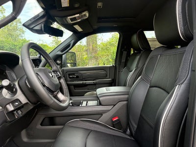 2026 RAM 3500 RAM 3500 LIMITED MEGA CAB 4X4 6'4' BOX