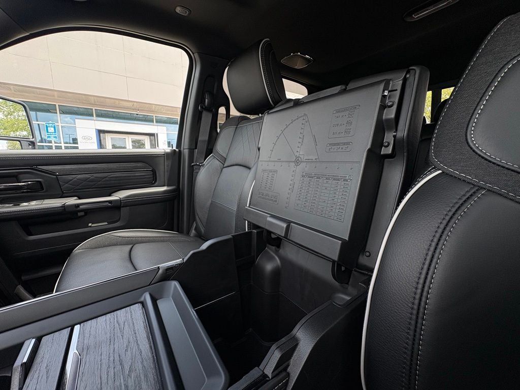 2026 RAM 3500 RAM 3500 LIMITED MEGA CAB 4X4 6'4' BOX