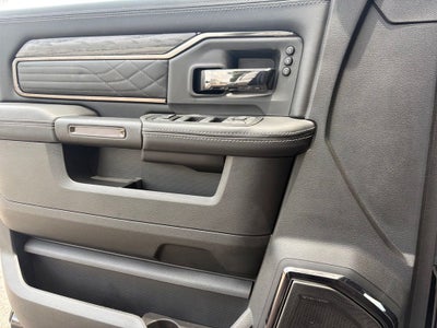 2026 RAM 3500 RAM 3500 LIMITED MEGA CAB 4X4 6'4' BOX