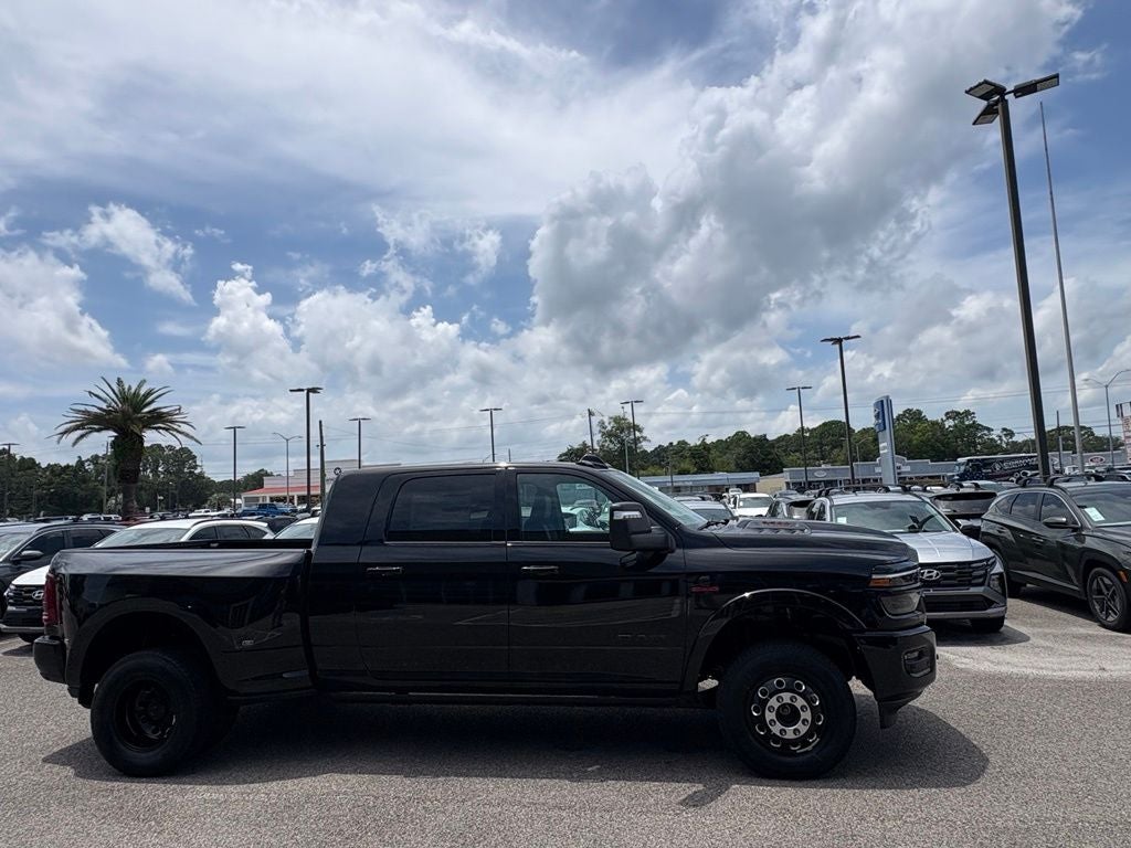 2026 RAM 3500 RAM 3500 LIMITED MEGA CAB 4X4 6'4' BOX
