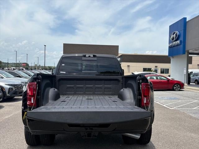 2026 RAM 3500 RAM 3500 LIMITED MEGA CAB 4X4 6'4' BOX