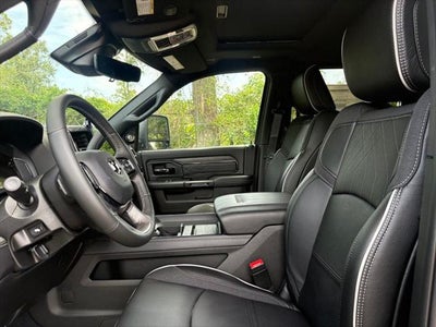 2026 RAM 3500 RAM 3500 LIMITED MEGA CAB 4X4 6'4' BOX