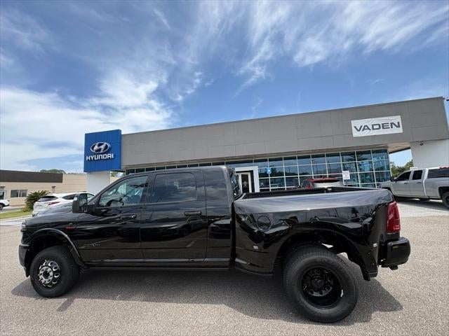 2026 RAM 3500 RAM 3500 LIMITED MEGA CAB 4X4 6'4' BOX