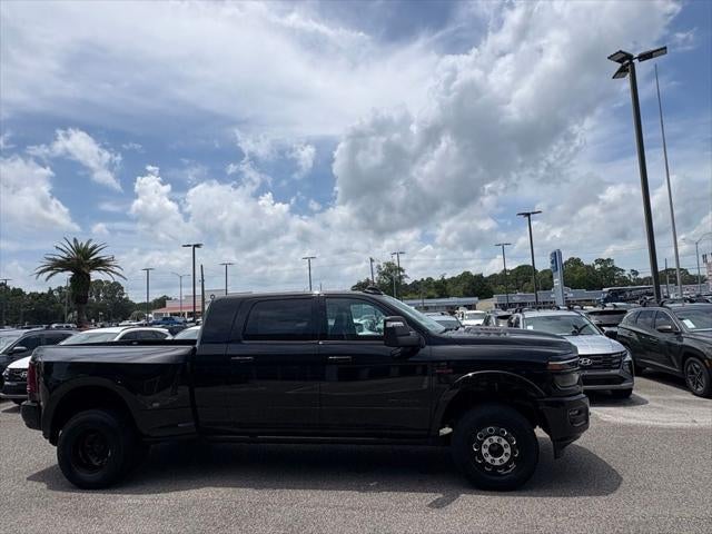 2026 RAM 3500 RAM 3500 LIMITED MEGA CAB 4X4 6'4' BOX