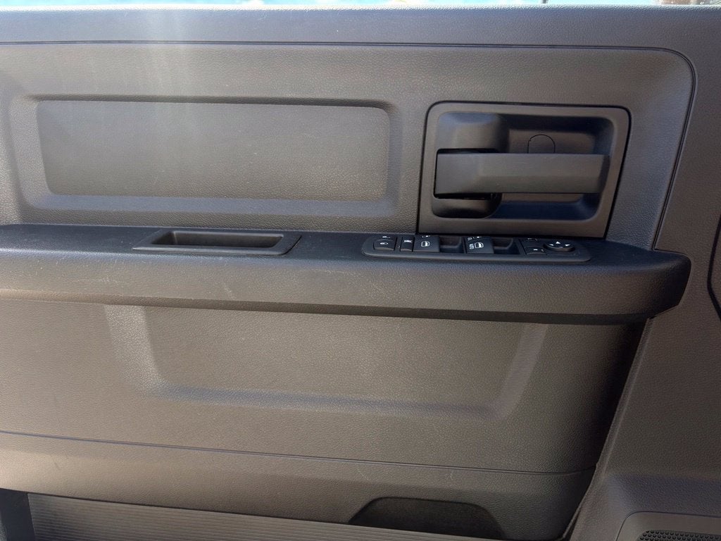 2021 RAM 1500 Classic Tradesman Crew Cab 4x4 5'7' Box
