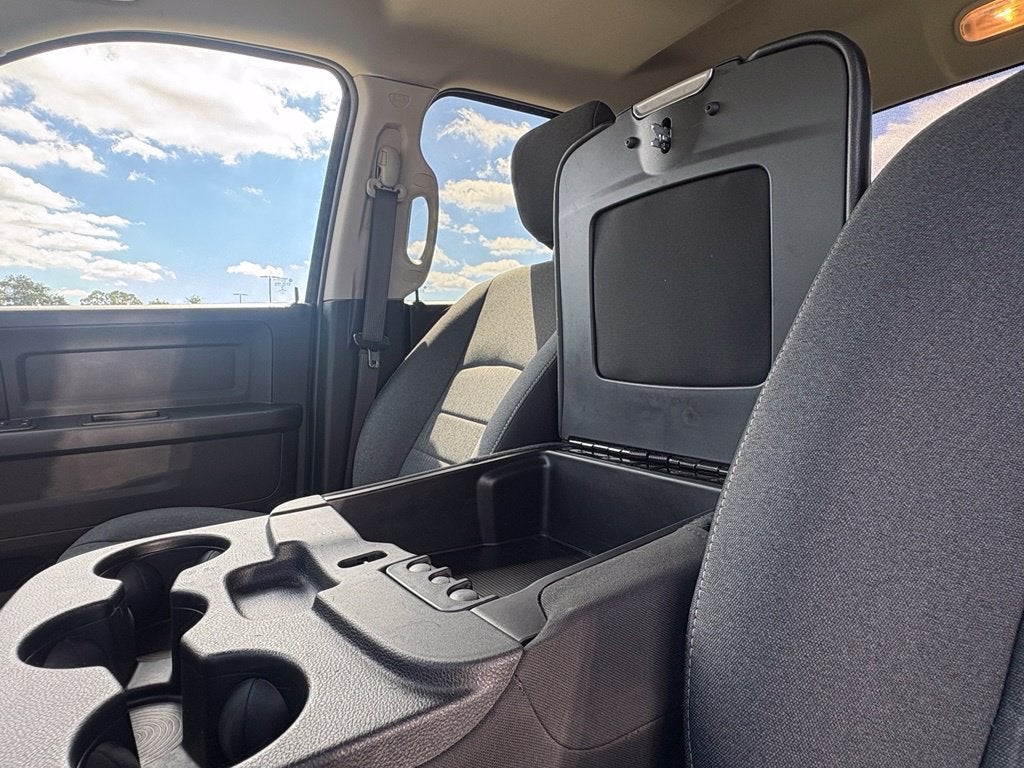 2021 RAM 1500 Classic Tradesman Crew Cab 4x4 5'7' Box