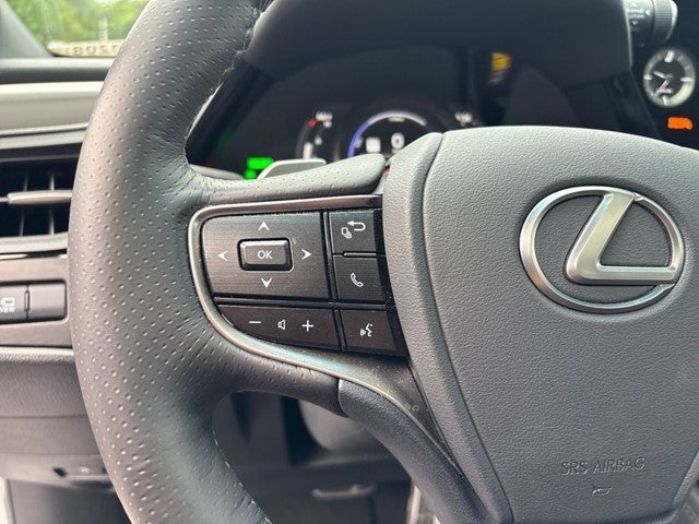 2024 Lexus ES 300h F SPORT Handling