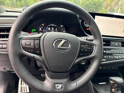 2024 Lexus ES 300h F SPORT Handling