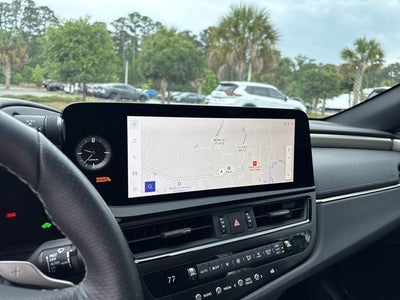 2024 Lexus ES 300h F SPORT Handling