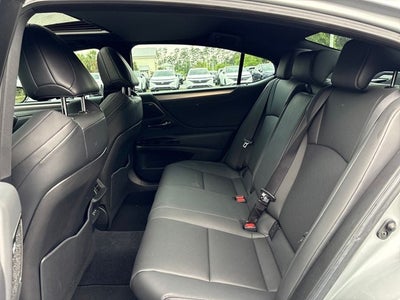 2024 Lexus ES 300h F SPORT Handling
