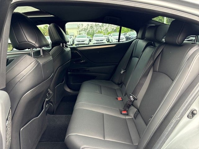 2024 Lexus ES 300h F SPORT Handling