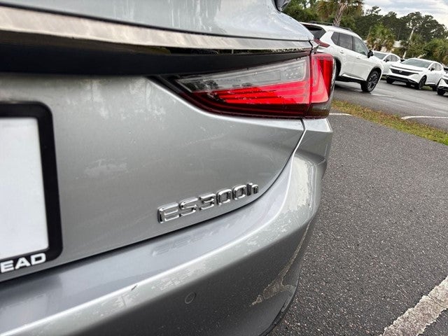 2024 Lexus ES 300h F SPORT Handling