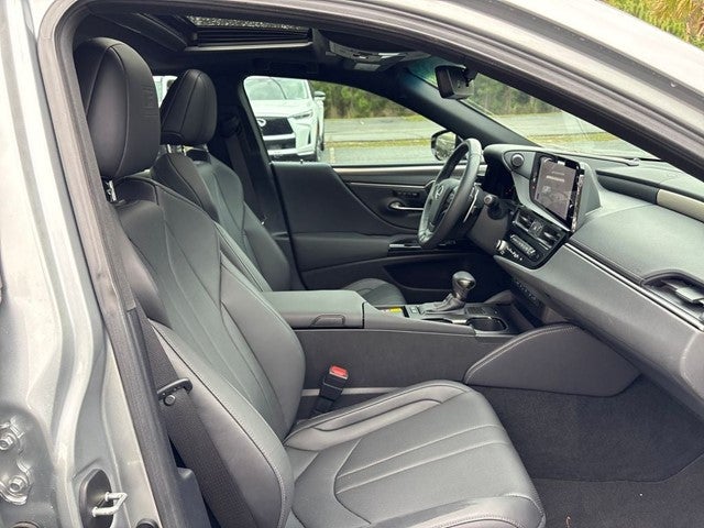 2024 Lexus ES 300h F SPORT Handling