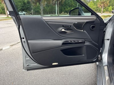 2024 Lexus ES 300h F SPORT Handling
