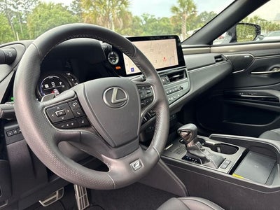 2024 Lexus ES 300h F SPORT Handling