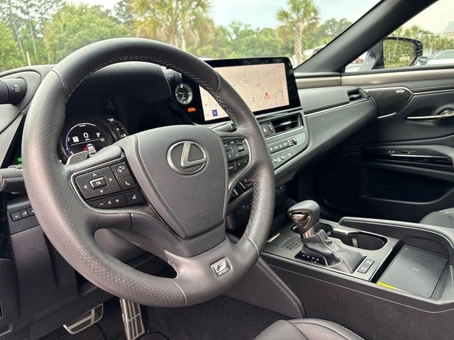 2024 Lexus ES 300h F SPORT Handling