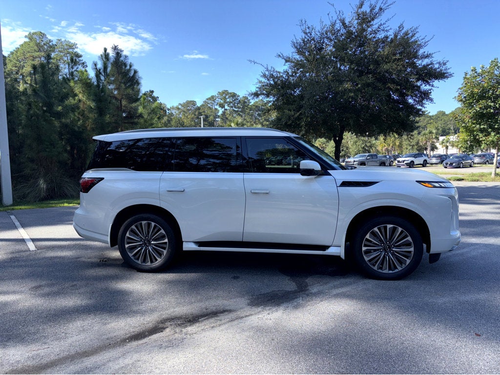 2026 INFINITI QX80 LUXE