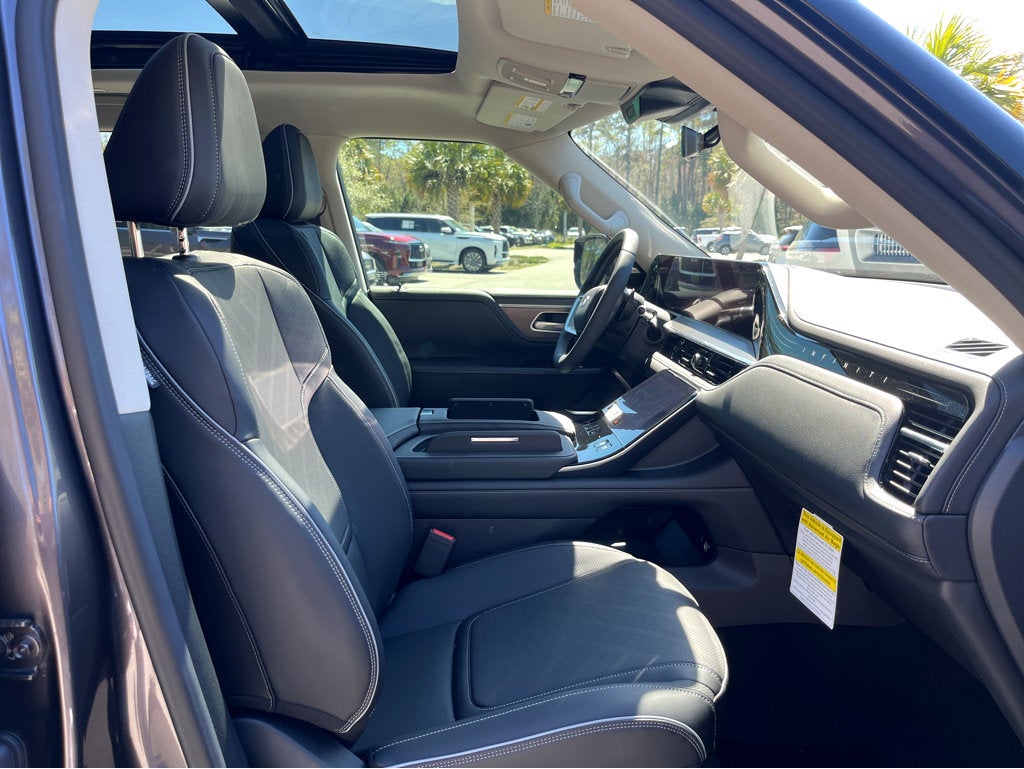 2025 INFINITI QX80 LUXE