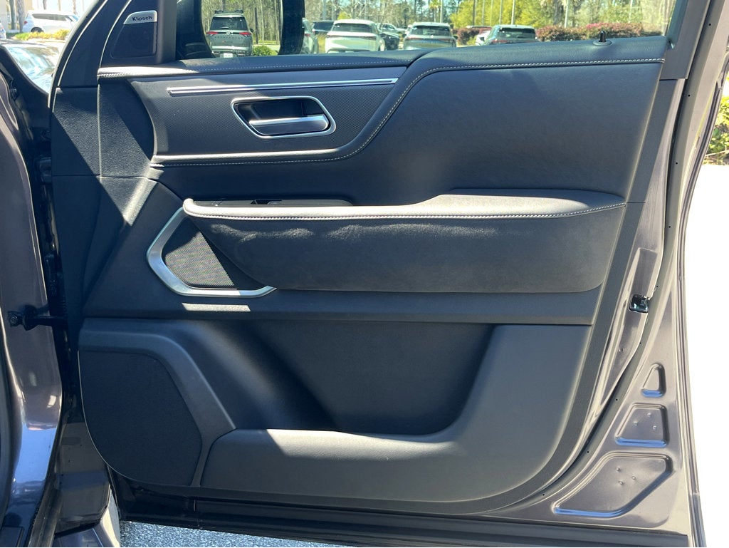 2025 INFINITI QX80 LUXE