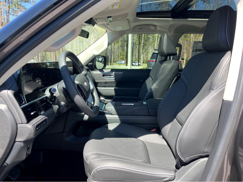 2025 INFINITI QX80 LUXE