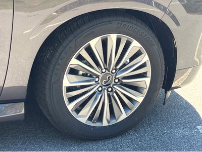 2025 INFINITI QX80 LUXE