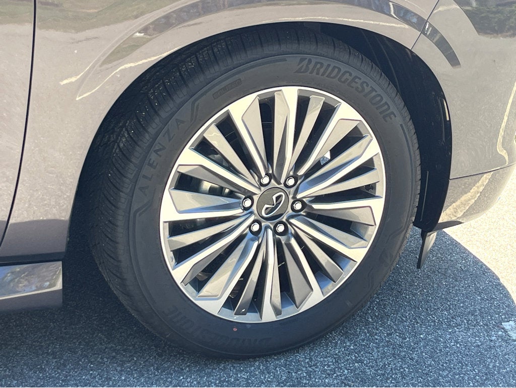 2025 INFINITI QX80 LUXE