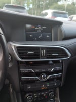 2018 INFINITI QX30 Luxury