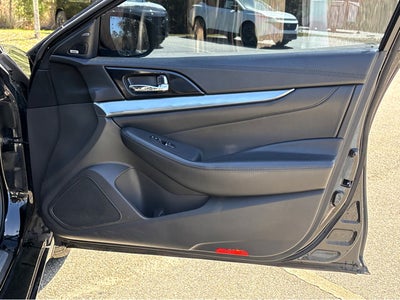 2017 Nissan Maxima SR