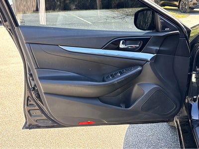 2017 Nissan Maxima SR