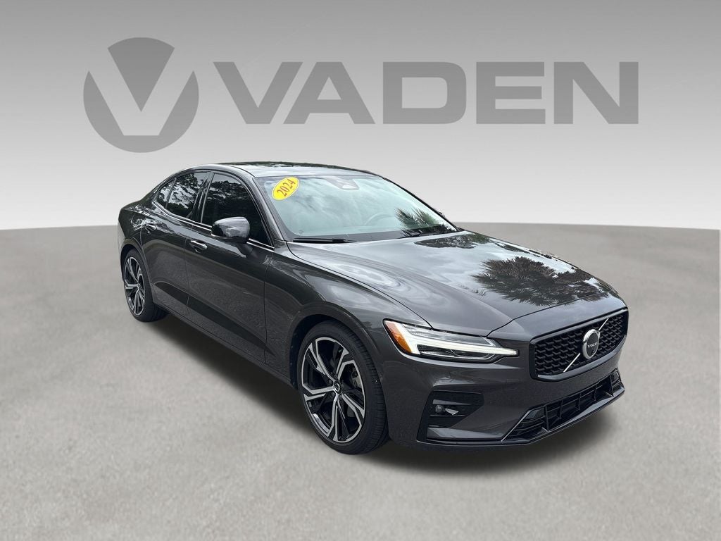 2024 Volvo S60 B5 Plus Dark Theme