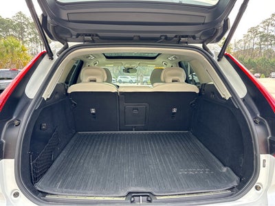 2023 Volvo XC60 Ultimate Bright Theme
