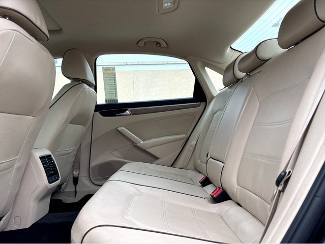 2018 Volkswagen Passat 2.0T SE w/Technology