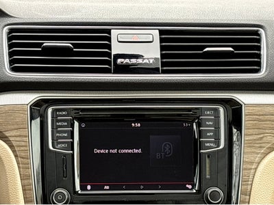 2018 Volkswagen Passat 2.0T SE w/Technology